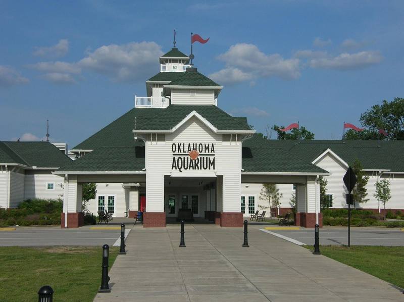 Exterior of the Oklahoma Aquarium building in Jenks, OK